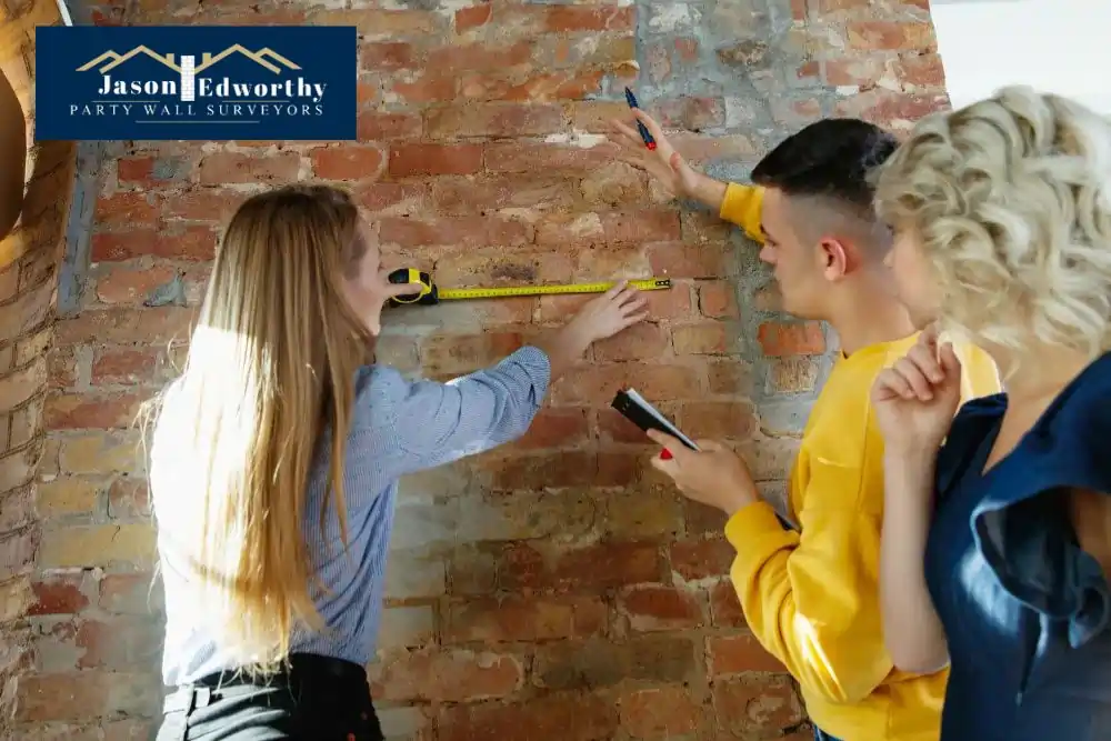 What are the responsibilities of a party wall surveyor Bromsgrove?